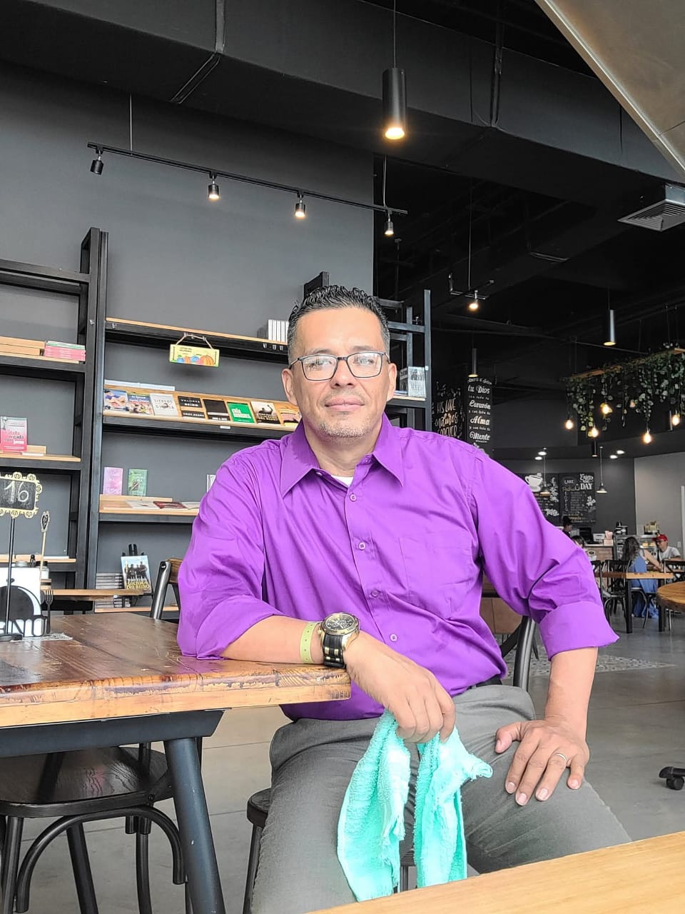 Fundador de Roatan Dubons Tours, Dubons