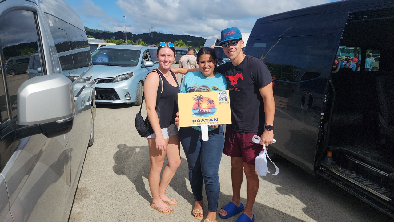 Guía turístico con clientes